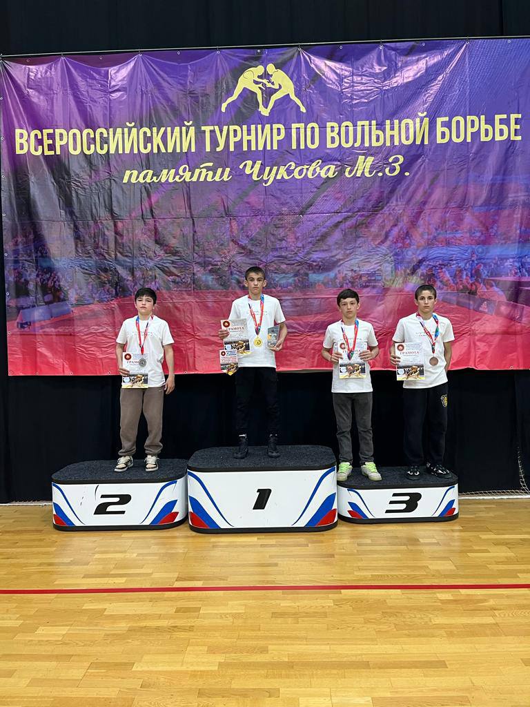 Борцы КЧР завоевали семь медалей на турнире памяти Михаила Чукова 