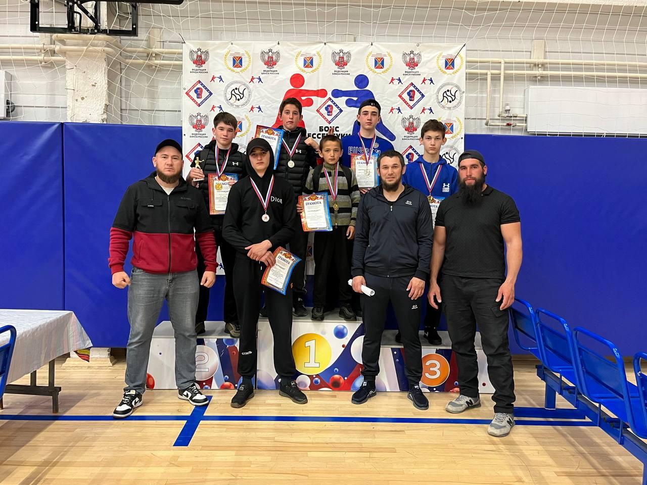 Спортсмены из Красного Востока стали победителями на соревнованиях по боксу и в турнире по вольной борьбе